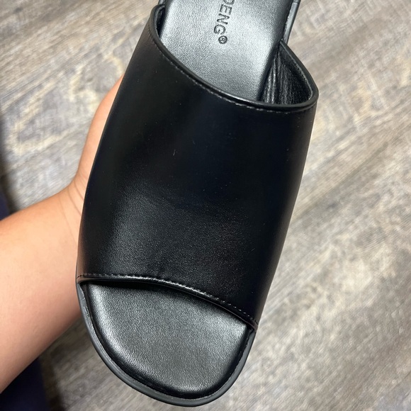 NUO MEI DENG Women's Black Wedge Sandals - Picture 8 of 12